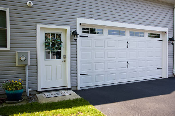24/7 Emergency Garage Door Roller Replacement experts in Leo-Cedarville, IN